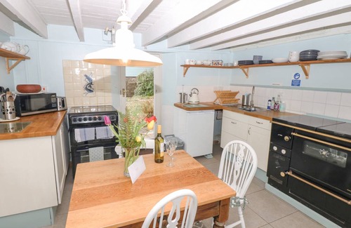 Totnes Cottage | Cabin ∙ 1 bedroom ∙ 3 guests