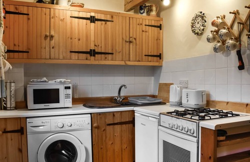 Halesworth Cottage | Cabin ∙ 1 bedroom ∙ 2 guests