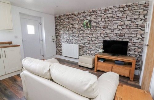 Llanybydder Cottage | Cabin ∙ 1 bedroom ∙ 2 guests