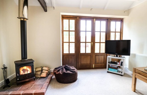 Tattenhall Cottage | Cabin ∙ 1 bedroom ∙ 2 guests