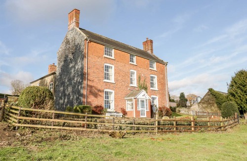 Welshpool Cottage | Cabin ∙ 11 bedrooms ∙ 22 guests