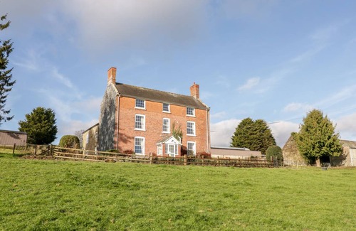 Welshpool Cottage | Cabin ∙ 11 bedrooms ∙ 22 guests