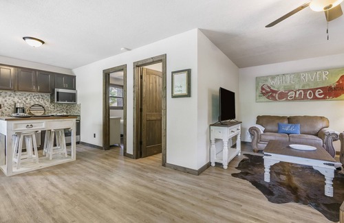 Branson Cabin | Cabin 1 mile to SDC! Across from resort pool