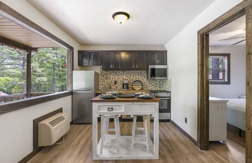 Branson Cabin | Cabin 1 mile to SDC! Across from resort pool