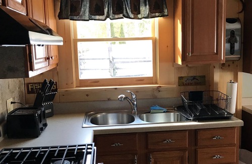 North Bay Cabin | Cabin 1 Waterfront - Three Pines Lodging & Marina