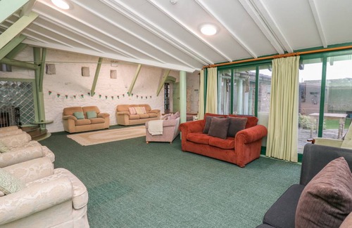 St Brides Cottage | Cabin ∙ 10 bedrooms ∙ 51 guests
