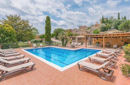 Fontanilles Cottage | Cabin ∙ 10 bedrooms ∙ 15 guests