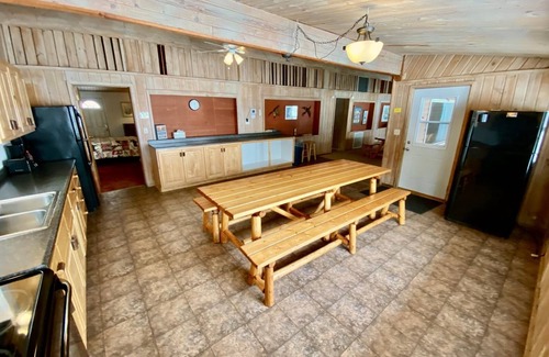 Hines Apartment | Cabin 11 Lakefront Family Resort