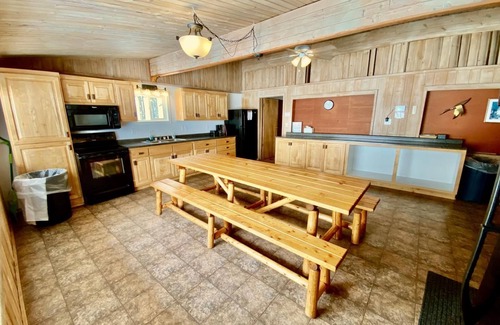 Hines Apartment | Cabin 11 Lakefront Family Resort