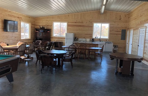 Piedmont Cabin | Cabin #118 LodgeForAllSeasons 1/2 mile-2 min drive to a marina & Clearwater Lake