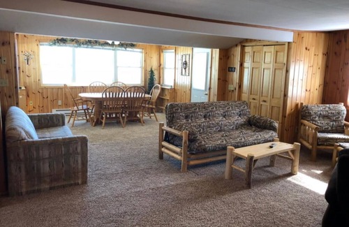 Hines Apartment | Cabin 15 Lakefront Family Resort