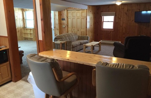 Hines Apartment | Cabin 15 Lakefront Family Resort