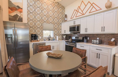Timberline Cabin | Cabin 16 One Bed Modern Luxury w Hot Tub