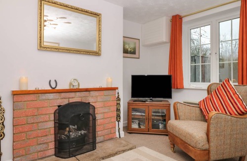 Charlton Marshall Cottage | Cabin ∙ 2 bedrooms ∙ 4 guests