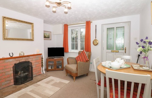 Charlton Marshall Cottage | Cabin ∙ 2 bedrooms ∙ 4 guests