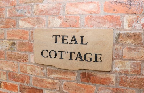 Melton Mowbray Cottage | Cabin ∙ 2 bedrooms ∙ 4 guests