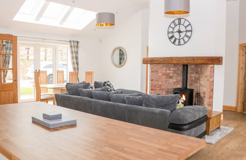 Melton Mowbray Cottage | Cabin ∙ 2 bedrooms ∙ 4 guests