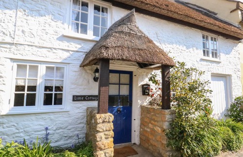 Burton Bradstock Cottage | Cabin ∙ 2 bedrooms ∙ 4 guests