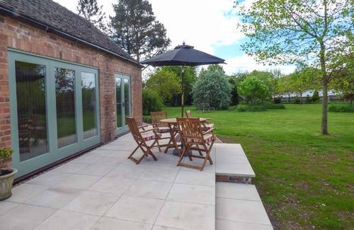 Market Drayton Cottage | Cabin ∙ 2 bedrooms ∙ 4 guests