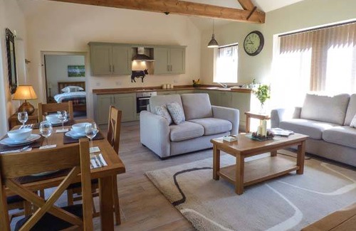 Market Drayton Cottage | Cabin ∙ 2 bedrooms ∙ 4 guests