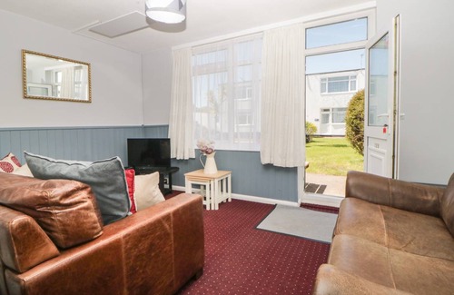 Dawlish Warren Cottage | Cabin ∙ 2 bedrooms ∙ 6 guests