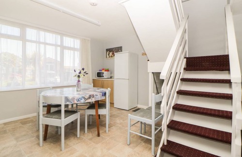 Dawlish Warren Cottage | Cabin ∙ 2 bedrooms ∙ 6 guests