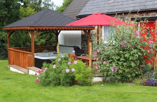 Llanllwchaiarn Cottage | Cabin ∙ 2 bedrooms ∙ 4 guests