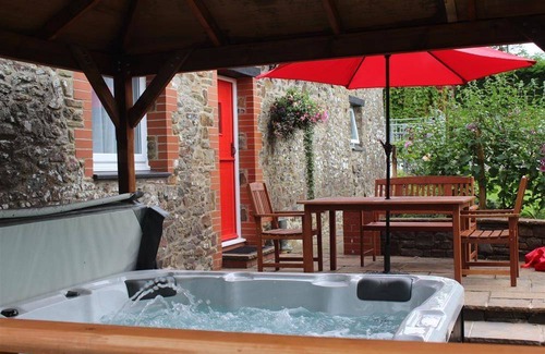 Llanllwchaiarn Cottage | Cabin ∙ 2 bedrooms ∙ 4 guests