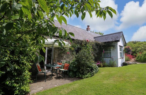 Llanllwchaiarn Cottage | Cabin ∙ 2 bedrooms ∙ 4 guests