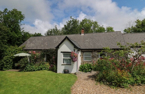 Llanllwchaiarn Cottage | Cabin ∙ 2 bedrooms ∙ 4 guests