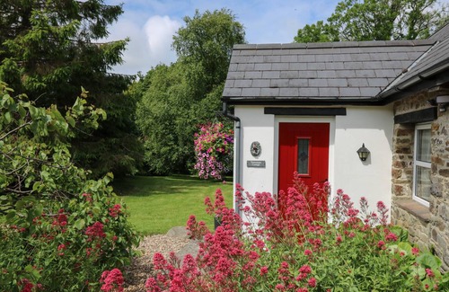 Llanllwchaiarn Cottage | Cabin ∙ 2 bedrooms ∙ 4 guests