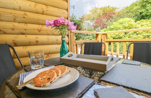 St. Florence Cottage | Cabin ∙ 2 bedrooms ∙ 4 guests