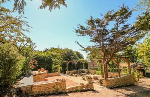 West Bexington Cottage | Cabin ∙ 2 bedrooms ∙ 4 guests