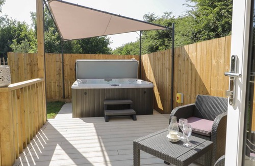 Arnold Cottage | Cabin ∙ 2 bedrooms ∙ 4 guests