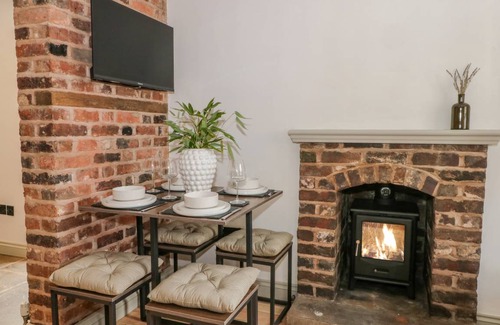 Wrinehill Cottage | Cabin ∙ 2 bedrooms ∙ 4 guests
