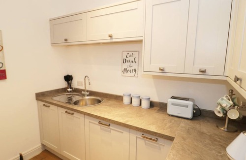 Thornton-Cleveleys Cottage | Cabin ∙ 2 bedrooms ∙ 4 guests