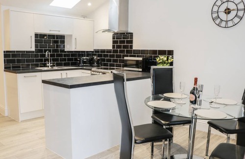 Cleeve Prior Cottage | Cabin ∙ 2 bedrooms ∙ 4 guests
