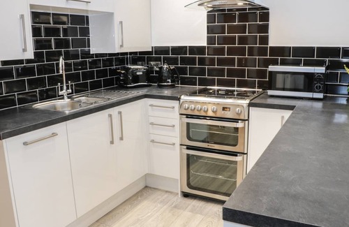 Cleeve Prior Cottage | Cabin ∙ 2 bedrooms ∙ 4 guests