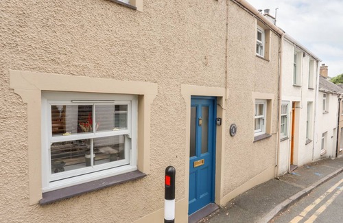 Menai Bridge Cottage | Cabin ∙ 2 bedrooms ∙ 4 guests