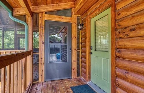 Pigeon Forge Cabin | Cabin ∙ 2 bedrooms ∙ 8 guests