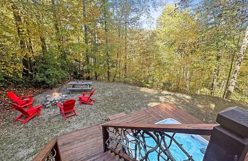 Robbinsville Cabin | Cabin ∙ 2 bedrooms ∙ 6 guests
