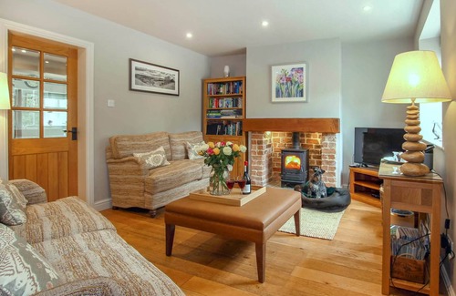 Brantingham Cottage | Cabin ∙ 2 bedrooms ∙ 3 guests