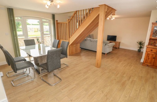 Miskin Cottage | Cabin ∙ 2 bedrooms ∙ 4 guests