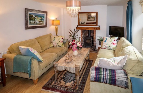 Pontblyddyn Cottage | Cabin ∙ 2 bedrooms ∙ 4 guests