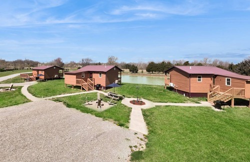 Murphysboro Cabin | Cabin ∙ 2 bedrooms ∙ 14 guests