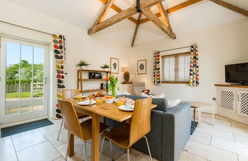Sculthorpe Cottage | Cabin ∙ 2 bedrooms ∙ 3 guests