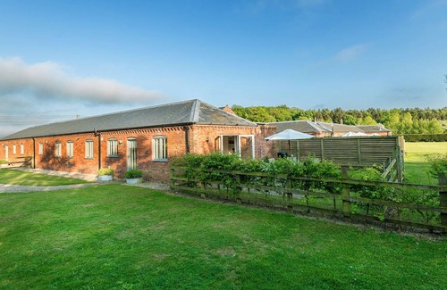 Sculthorpe Cottage | Cabin ∙ 2 bedrooms ∙ 3 guests