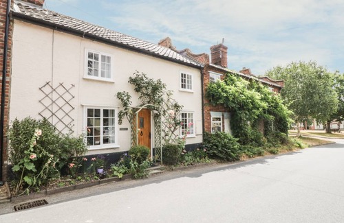 Hoxne Cottage | Cabin ∙ 2 bedrooms ∙ 3 guests