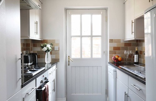 Belford Cottage | Cabin ∙ 2 bedrooms ∙ 4 guests