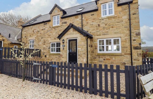 Belford Cottage | Cabin ∙ 2 bedrooms ∙ 4 guests
